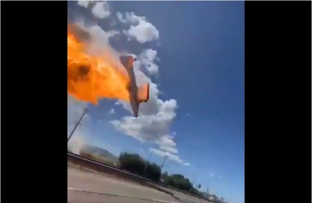 Un avion a luat foc si s-a prabusit pe o autostrada din Chile, dupa ce a lovit cu o aripa cablurile electrice I VIDEO