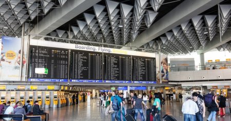 Aeroportul din Frankfurt avertizeaza referitor la posibilitatea <span style='background:#EDF514'>ANULARI</span>i unor zboruri inaintea unei furtuni de zapada