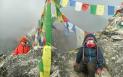 O <span style='background:#EDF514'>FETITA DE 4 ANI</span> a devenit cea mai tanara persoana din istorie care a urcat pana la tabara de baza de pe Everest. FOTO