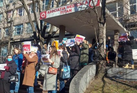 Proteste ale medicilor de familie in Bucuresti, dar si in alte orase din tara. Cabinetele ar putea fi inchise, spun medicii