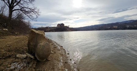 Lacul misterios din Romania care ascunde mistere incredibile! Ce comori antice au iesit la suprafata