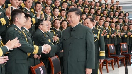 Xi Jinping, in lupta cu propria armata. China da afara <span style='background:#EDF514'>GENERALII</span> care n-au chef de razboi