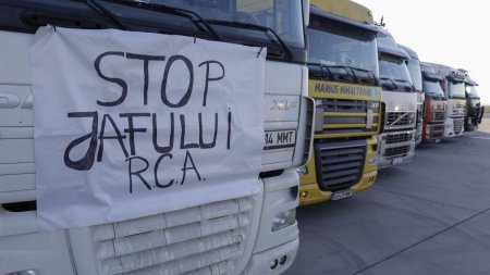 Zeci de soferi care se deplasau la protest, catre Portul Constanta, lasati fara permisele de conducere. Oamenii ii acuza pe jandarmi ca le-au intins o cursa