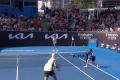 Faza incredibila la Australian Open » Un copil de mingi a intervenit in timpul unui raliu, spre disperarea lui Khachanov + Gestul de fair-play al adversarului
