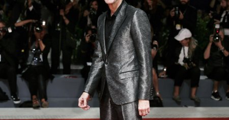 Jim Carrey, de la copilul dislexic, la starul de la Hollywood. De ce a renuntat la scoala si a trait intr-o <span style='background:#EDF514'>RULOTA</span> VIDEO