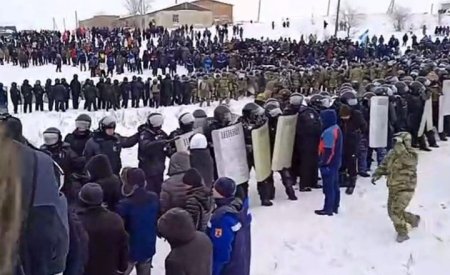 Revolta intr-un oras din Rusia! Protestatarii s-au ciocnit cu politia dupa ce un activist a fost  inchis