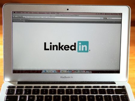 LinkedIn inoveaza cautarea de job-uri: noi instrumente pentru eficienta si relevanta