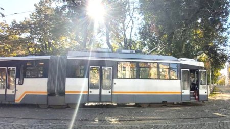 Linia de tramvai STB modernizata in urma cu cinci luni intra, din nou, in reabilitare