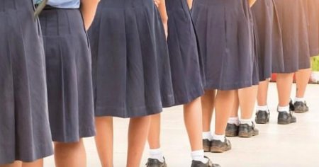 Copiii unei comune din Galati primesc uniforme scolare si incaltari de la primarie. Vrem sa-i scutim pe parinti de cheltuieli