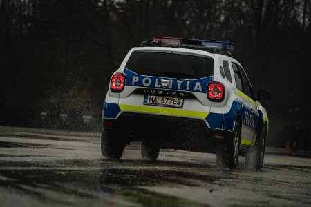 O soferita care a parcat pe trecerea de pietoni din fata unei scoli a sunat la 112, suparata ca politia vrea sa o amendeze si sa-i ia permisul, in Arad