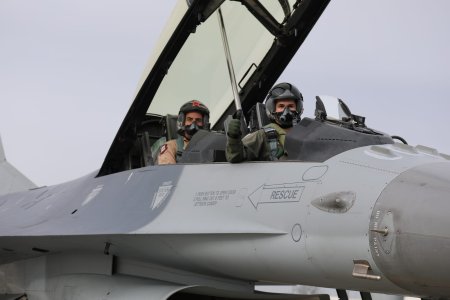 Ministrul apararii: Pilotii romani au inceput pregatirea in cadrul Centrului European de Instruire F-16 de la Fetesti