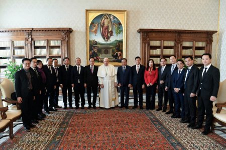 Papa Francisc a primit o delegatie a Partidului Comunist din Vietnam, iar <span style='background:#EDF514'>VATICANUL</span> anunta ca el „este dornic” sa viziteze aceasta tara