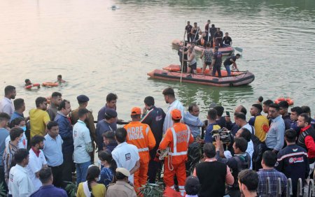 15 elevi si un profesor au murit, dupa ce barca in care se aflau s-a rasturnat in India