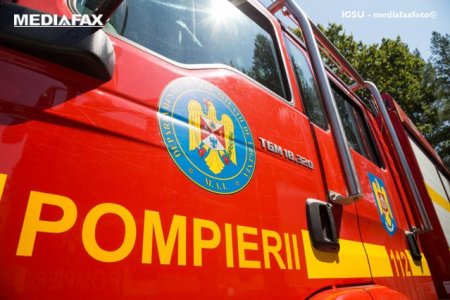 Autospeciala de pompieri in care se aflau sase persoane, implicata intr-un <span style='background:#EDF514'>ACCIDENT IN GORJ</span>