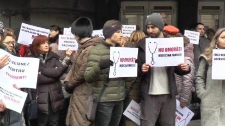 <span style='background:#EDF514'>MEDICII DE FAMILIE</span> din Romania continua protestele: Vom fi nevoiti sa inchidem cabinetele