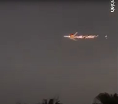 Un avion Boeing al companiei <span style='background:#EDF514'>ATLAS</span> Air, nevoit sa aterizeze de urgenta, in flacari, pe Aeroportul International Miami, la scurt timp dupa decolare | VIDEO