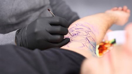 Riscurile tatuajelor, explicate de un medic <span style='background:#EDF514'>DERMATOLOG</span>: Sunt situatii complicate