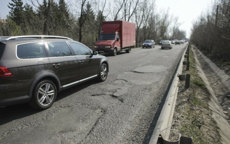 Accident rutier pe soseaua de centura a Capitalei, in zona Glina. Doua persoane au fost transportate la spital