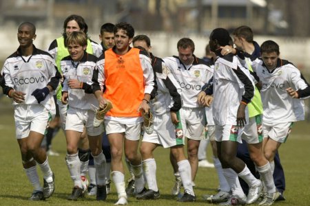 A baut pana la 4 dimineata, a dat 5 goluri mahmur, apoi antrenorul I-a luat la palme pe teren: Lumea a inceput sa huiduie