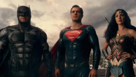 DC <span style='background:#EDF514'>COMIC</span>s are planuri indraznete pentru personajele sale iconice - Superman, Batman si Wonder Woman - in era domeniului public