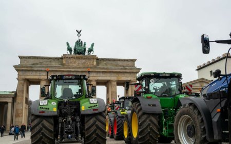 Fermierii germani au inmanat o nota de protest ministrului agriculturii in timpul Saptamanii Verzi de la Berlin