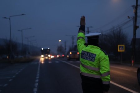 Trafic ingreunat pe DN 66 – De<span style='background:#EDF514'>FILEU</span>l Jiului, din cauza unui protest al transportatorilor