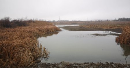 Lacul degradat care va fi amenajat intr-o zona publica de agrement, cu gradina si piste de biciclete