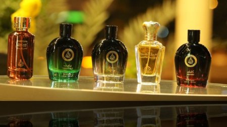 Haine si parfumuri <span style='background:#EDF514'>CONTRAFACUTE</span> de aproape 180.000 de lei confiscate in PTF Giurgiu