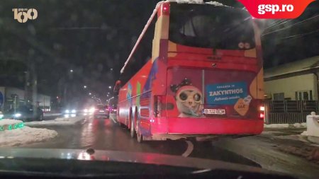 PETROLUL - DINAMO. Suporterii lui Dinamo au oprit autocarul sa-i incurajeze cu torte si scandari