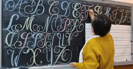 Tainele scrisului frumos, predate de o fosta profesoara din Arges. Scrisul de mana este amprenta digitala, nu va disparea FOTO