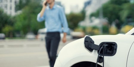 De ce masinile electrice fac mai multe accidente decat cele pe benzina: oamenii sunt de vina