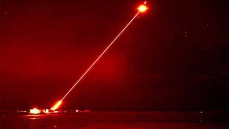 Prima arma cu laser a Marii Britanii, DragonFire, a trecut testul si a doborat drone cu viteza luminii: E si ieftina, 10 lire sterline pe lovitura