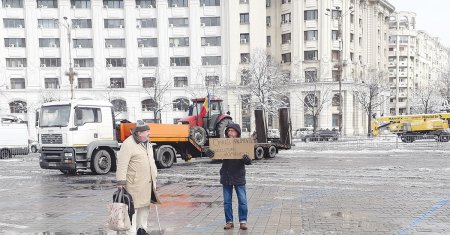 Gerul a «inghetat» si protestul fermierilor din Piata Constitutiei. Temperaturile scazute i-au pus pe fuga