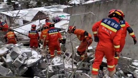 Peste 40 de persoane au fost ingropate de o alunecare de teren, in China
