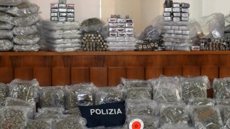 In garajul unui roman ajuns de o luna in Italia s-au gasit droguri de 2,5 milioane de euro. Mama lui ii ia apararea
