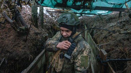 Soldatii ucraineni si rusi sunt decimati pe front de un nou inamic comun: militarii vomita si au sangerari oculare, iar situatia aminteste de Primul Razboi Mondial