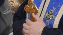 Un preot din Suceava a incercat sa impiedice o inmormantare. El s-a ales cu dosar penal