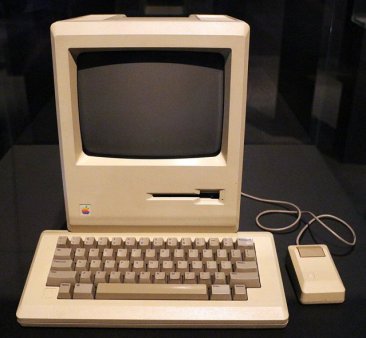 40 de ani de cand Apple a declansat revolutia <span style='background:#EDF514'>CALCULATOARE</span>lor personale