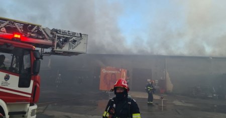 Incendiu urias la fabrica Fornetti din Timis. Intervin peste 60 de pompieri