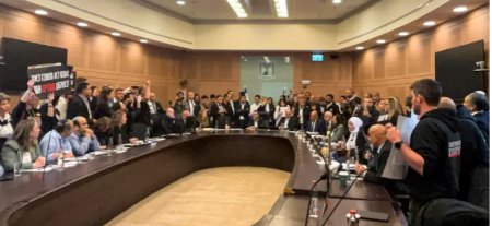 Familiile ostaticilor au luat cu asalt cladirea Parlamentului israelian