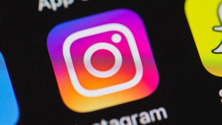 Decizie Instagram pentru adolescenti. Cum pot fi prot<span style='background:#EDF514'>EJATI</span> copiii in mediul online