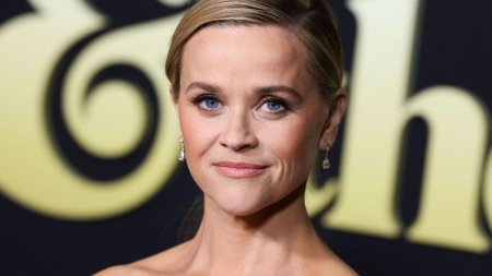 <span style='background:#EDF514'>REESE WITHERSPOON</span> a starnit controverse dupa ce a anuntat ca ii place sa manance zapada