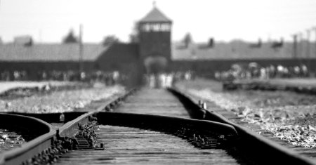 Povestea incredibila de iubire dintre doi fosti prizonieri de la Auschwitz. S-au cunoscut in lagar, apoi nu s-au mai intalnit 71 de ani