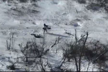 VIDEO | Momentul dramatic in care un soldat rus fenteaza o drona kamikaze in ultimul moment