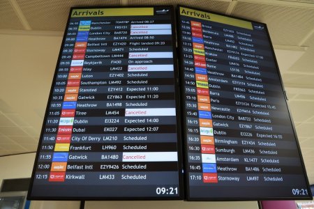 Zeci de zboruri din Europa, anulate sau deviate din cauza furtunii Isha. Un zbor spre Ediburgh, fortat sa aterizeze la Koln, la peste 1.200 de km