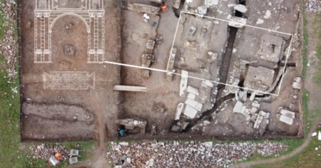 Arheologii sarbi au descoperit un arc de triumf din perioada Imperiului Roman