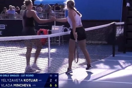 O pustoaica de 16 ani, criticata dupa gestul facut fata de jucatoarea din Rusia la Australian Open » Ministerul a intervenit