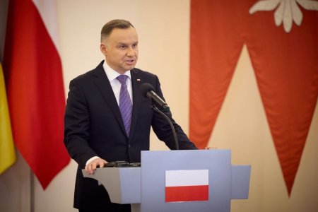 Presedintele Poloniei a trecut peste Parchetul General si a gratiat doi fosti deputati populisti