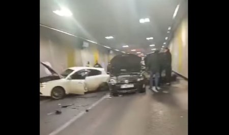 Doua accidente in cateva minute, in Pasajul Unirii din Bucuresti. Unul dintre soferi a fugit si e cautat de Politie / VIDEO