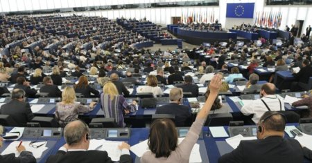 Parlamentul European ar putea fi dominat de partidele anti-UE, conform sondajelor de opinie din cele 27 de state